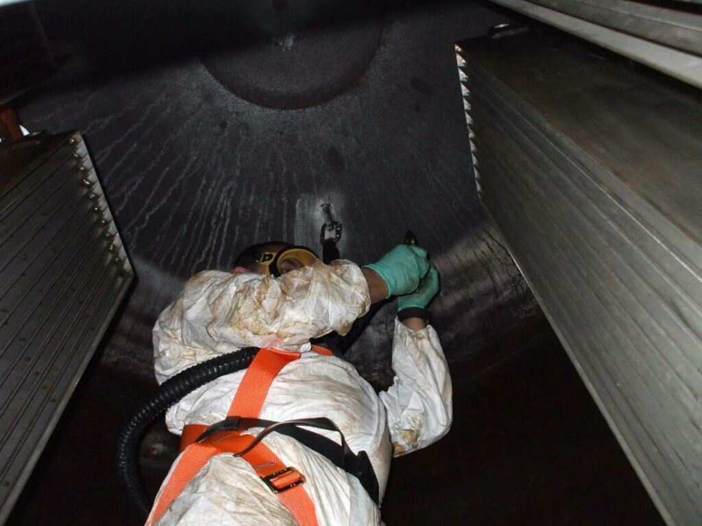 Case Study - Gas Cylinders 2 Gas cyls de rust After