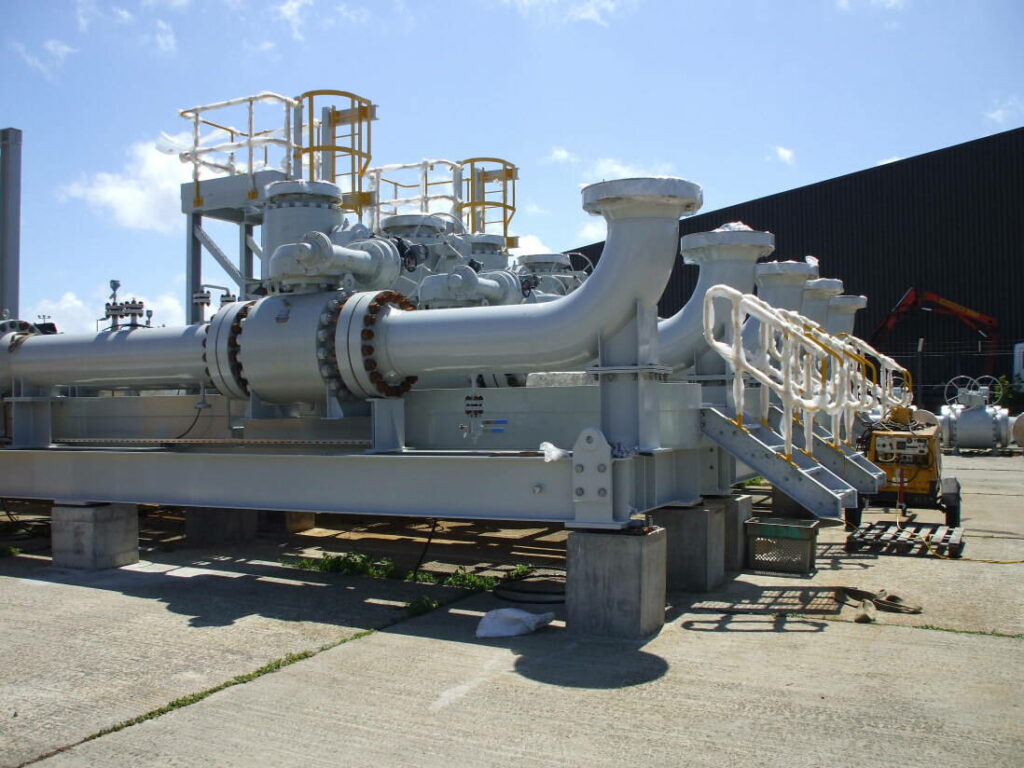 Gas pipes outdoor pres 2